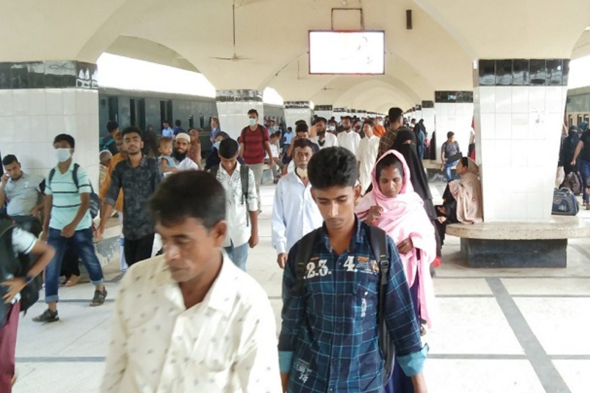 নাড়ির টানে ঘরে ফিরছে মানুষ