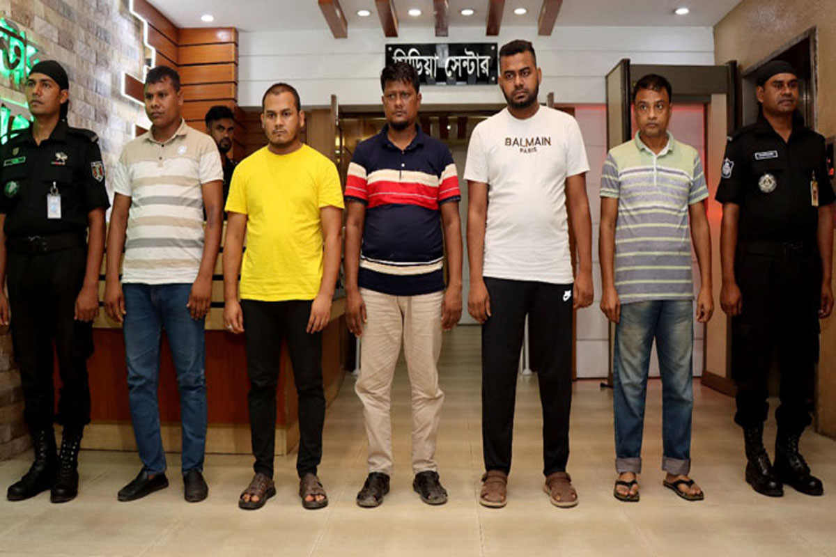 গাজীপুরে সাড়ে ১৯ লাখ টাকা ছিনতাই: গ্রেপ্তার ৫, টাকা উদ্ধার