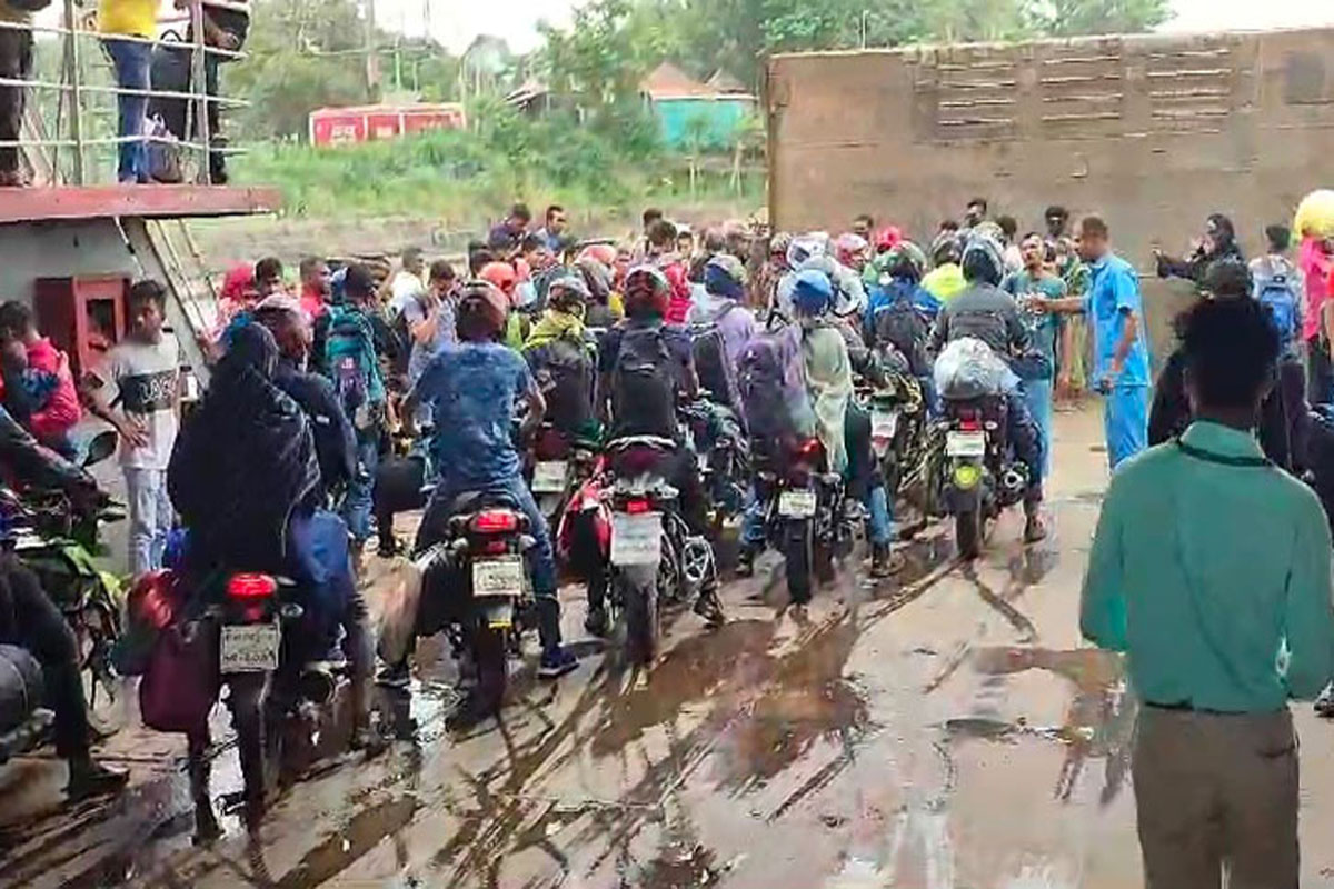 পাটুরিয়াঘাটে ভোগান্তি নেই, ৯ ঘণ্টায় ১০৬৭ মোটরসাইকেল পার