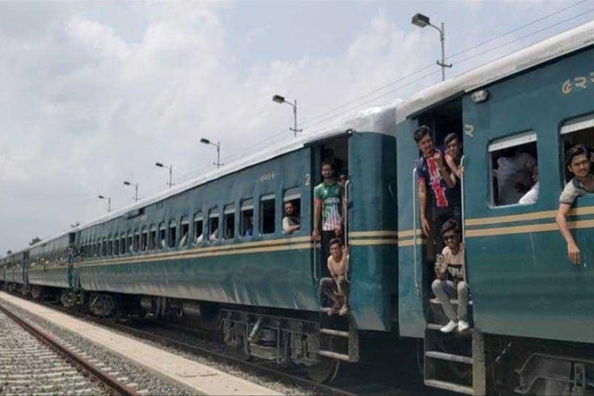 মোংলা থেকে যাত্রীবাহী ট্রেন গেলো বেনাপোলে