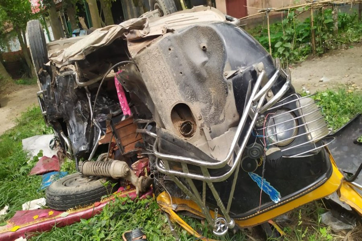 মধুপুরে প্রাইভেটকার-থ্রি হুইলার সংঘর্ষে নিহত ২, আহত ৮