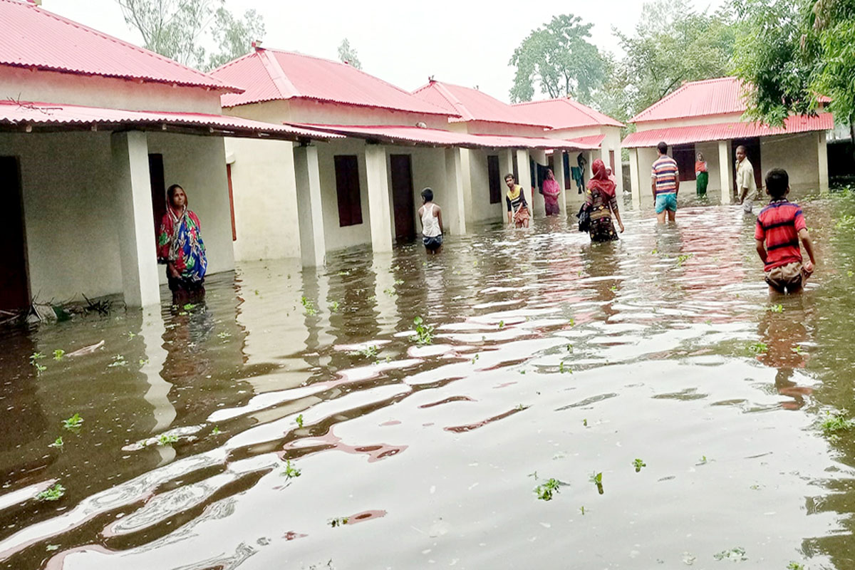 বন্যায় নেত্রকোনার ৩৪ গ্রাম প্লাবিত, পানিবন্দি সহস্রাধিক মানুষ