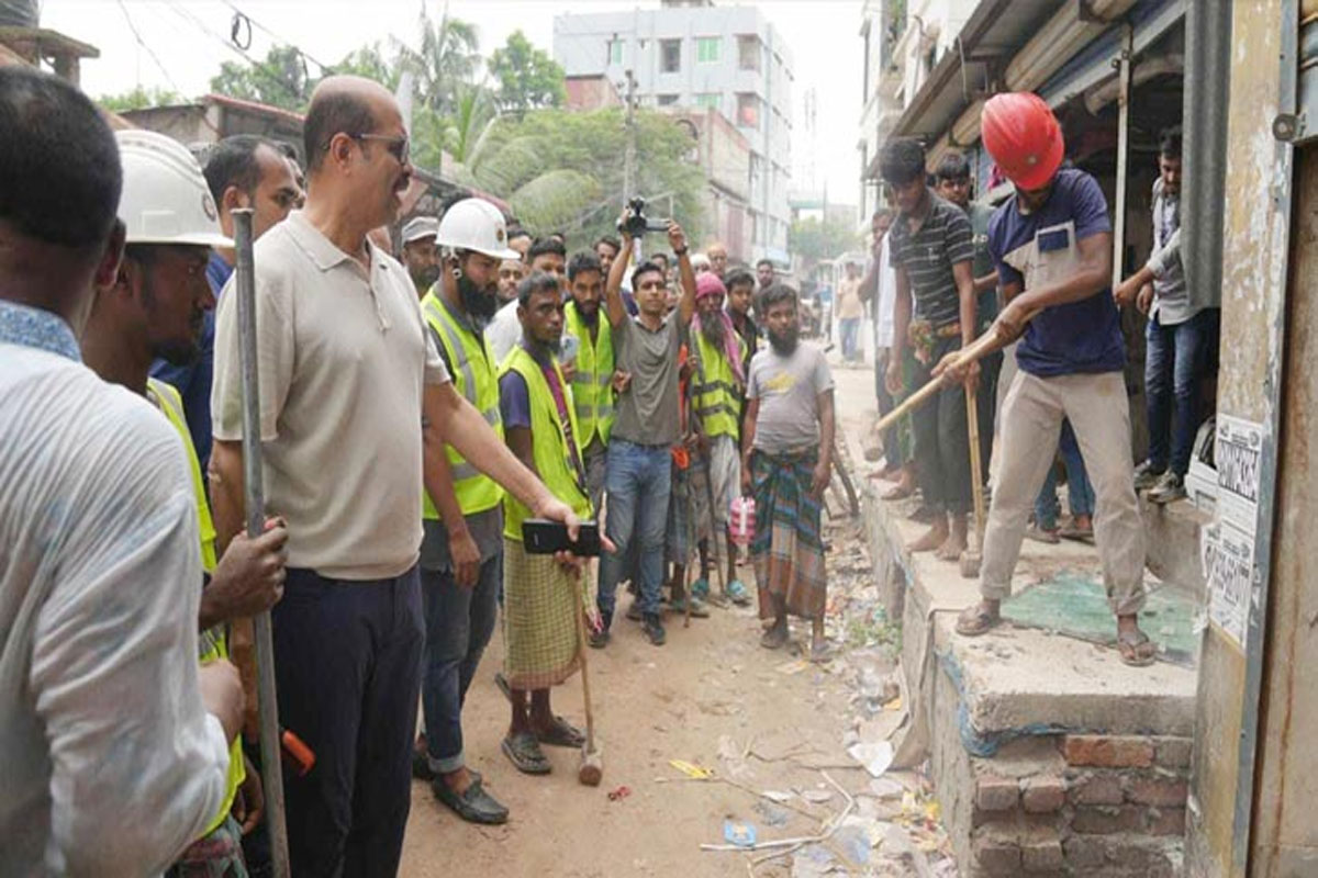 দিয়াবাড়িতে ডিএনসিসির অভিযানে ২০ স্থাপনা উচ্ছেদ