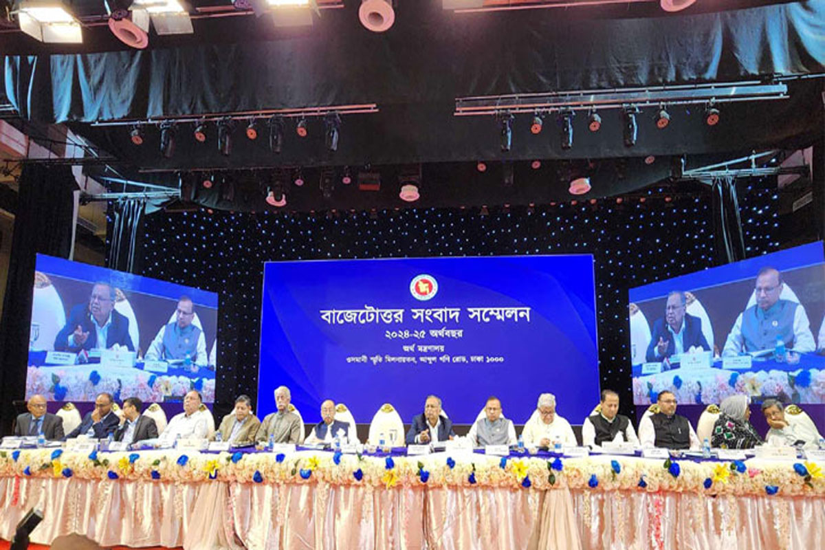 গভর্নরকে বয়কট করলেন সাংবাদিকরা