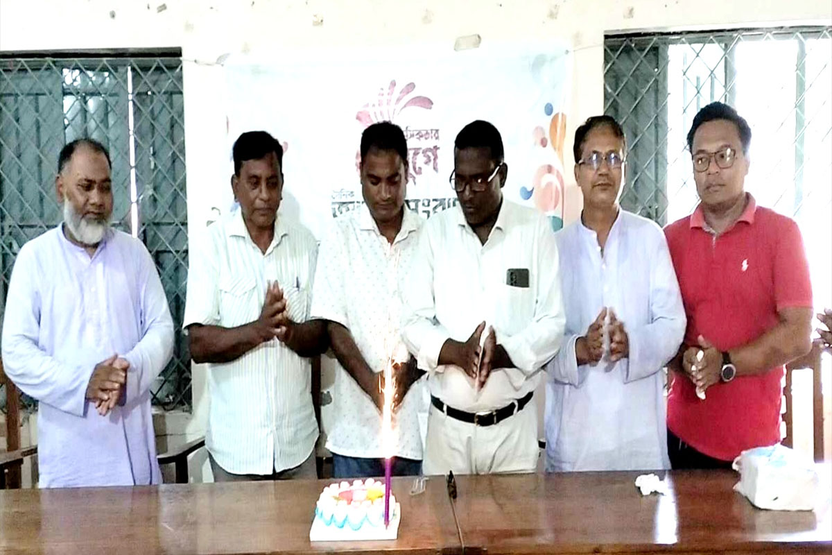 পীরগঞ্জে দৈনিক আমার সংবাদ পএিকার প্রতিষ্ঠা বার্ষিকী পালিত হয়েছে