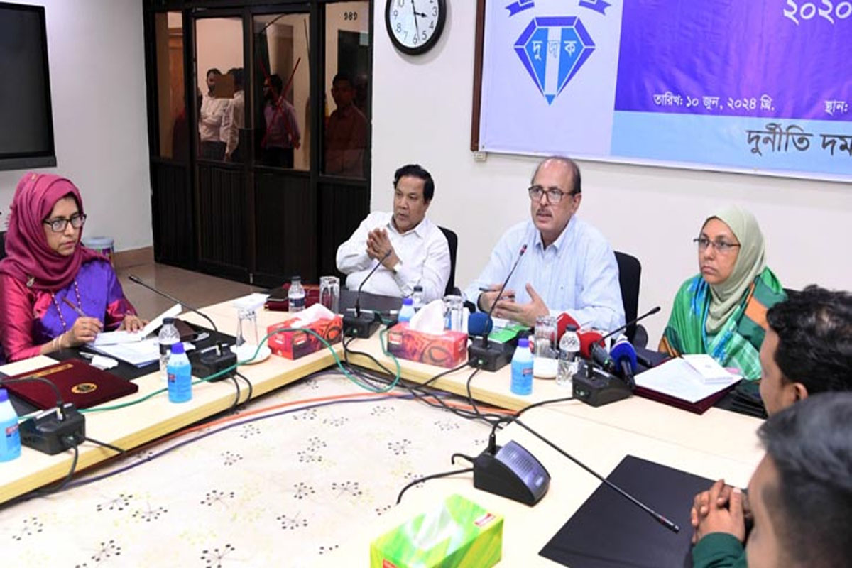 আজিজের দুই ভাইয়ের জালিয়াতি খতিয়ে দেখতে দুদ‌কের চিঠি