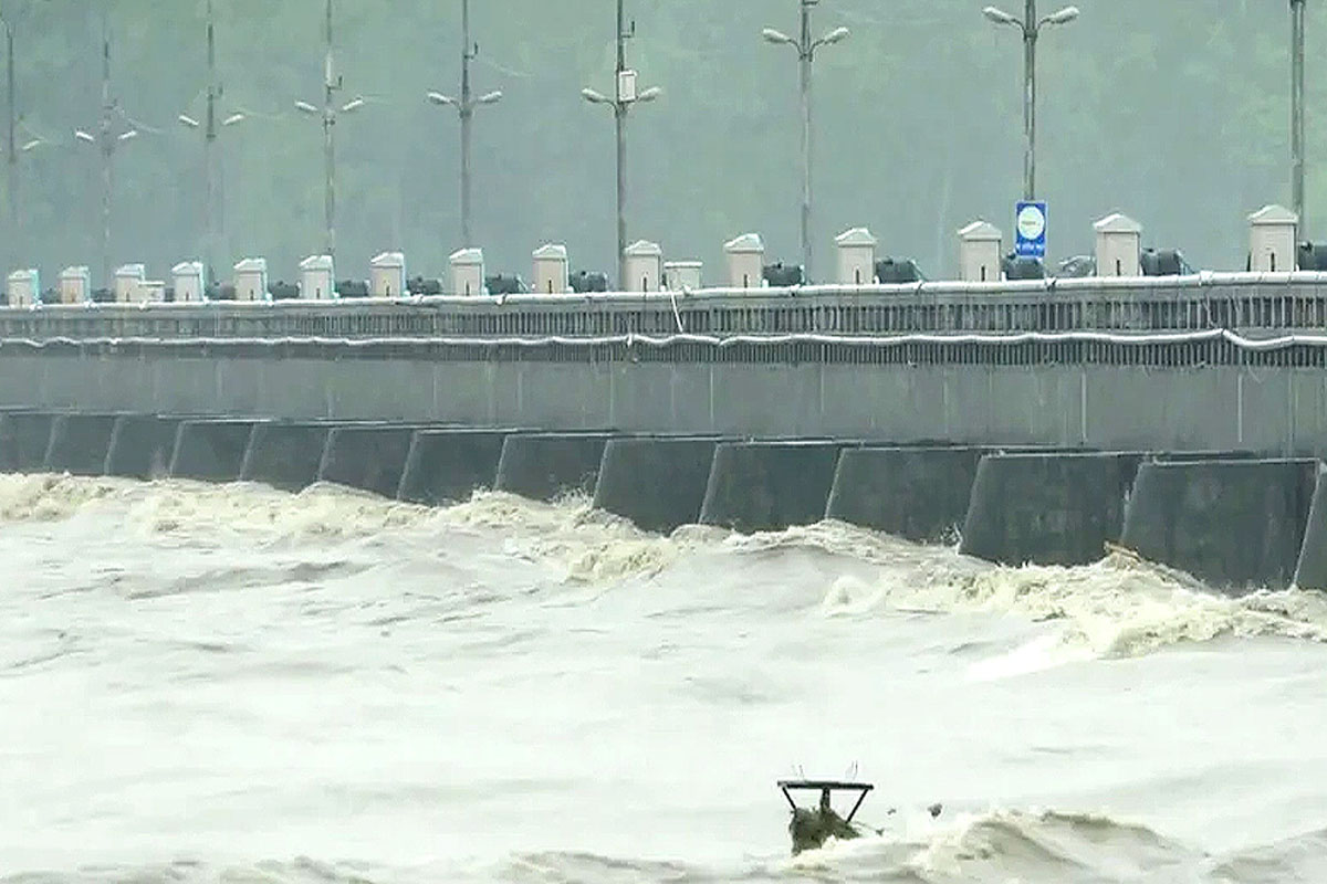 তিস্তার পানি হুহু করে বাড়ছে, আতঙ্ক নদীপাড়ে