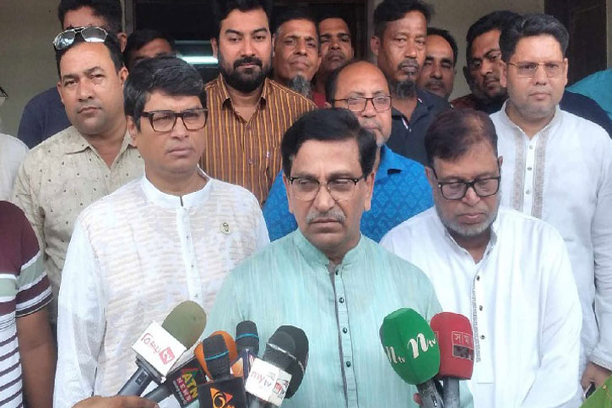 নিরাপত্তার জন্য হুমকি হলে সশস্ত্র বাহিনী তা মোকাবিলা করবে: হানিফ