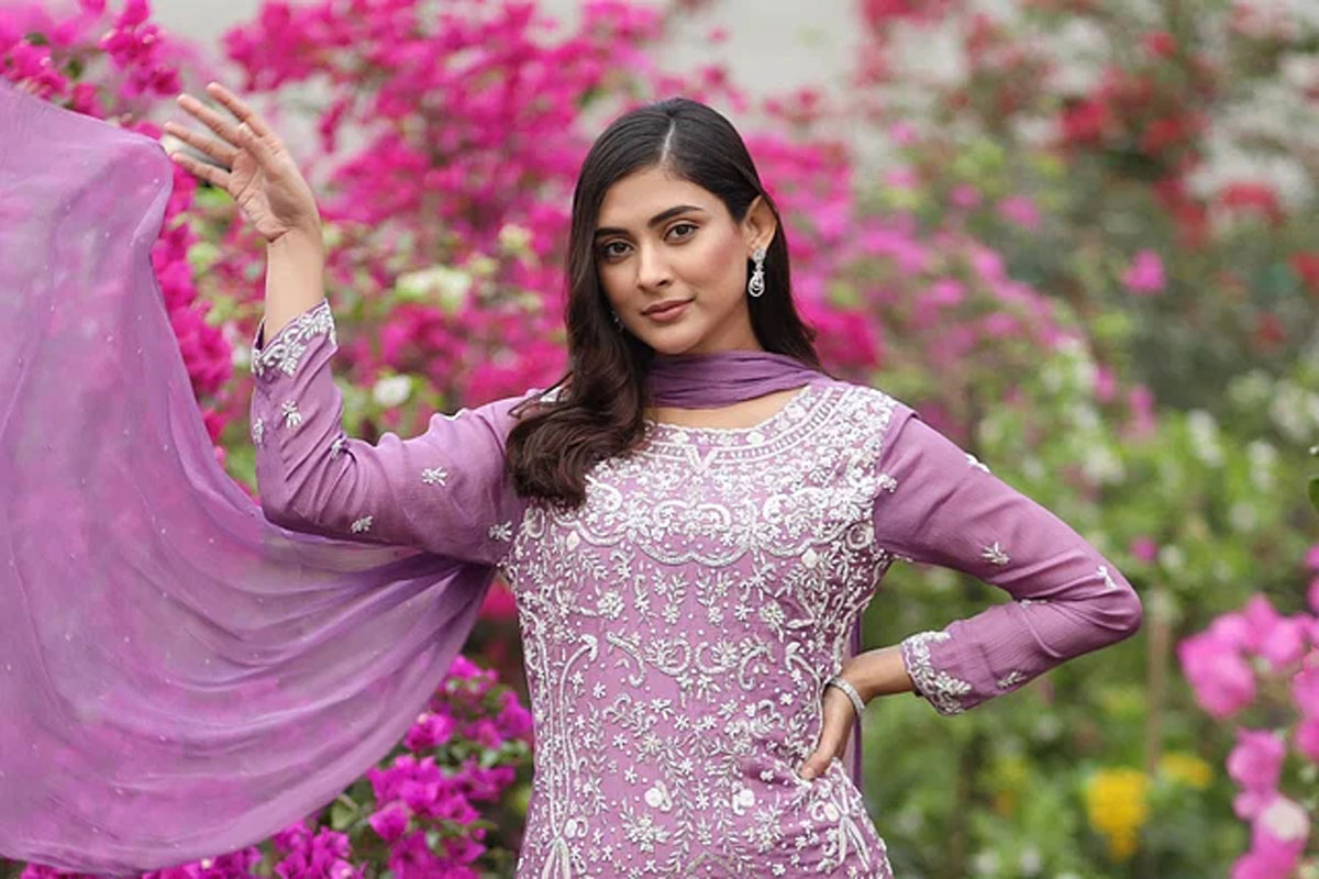 ‘নিশাত’ হয়ে আসছে মেহজাবীন