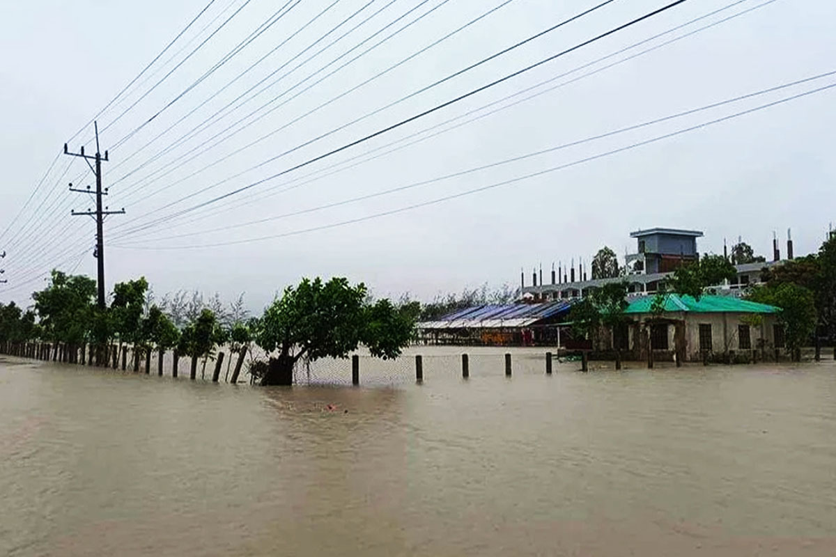 টেকনাফে ভারী বৃষ্টিপাতে অর্ধলাখ মানুষ পানিবন্দি