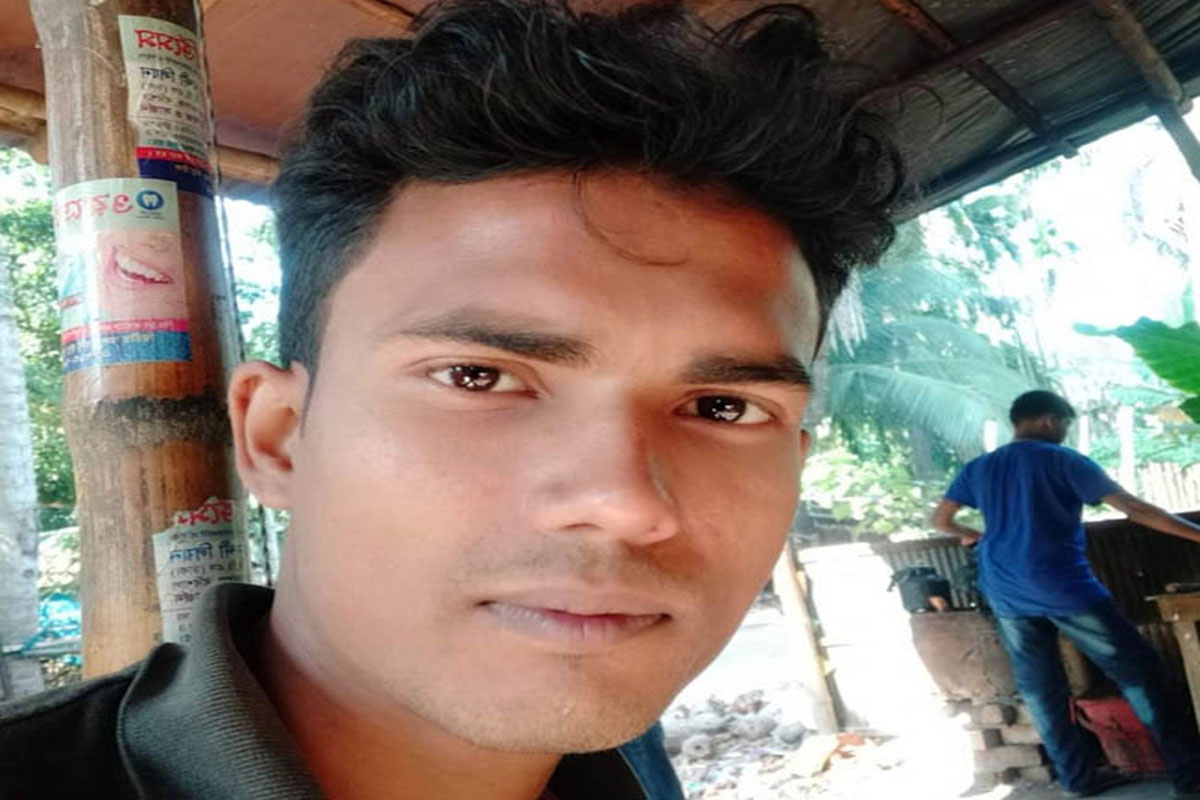 নড়াইলে মা-বাবাকে মেরে ঘরে আগুন ধরিয়ে দিলো যুবক