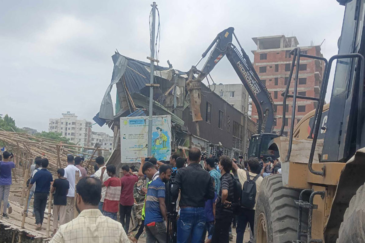 আলোচিত সাদেক অ্যাগ্রোর একাংশসহ বিভিন্ন স্থাপনা উচ্ছেদ