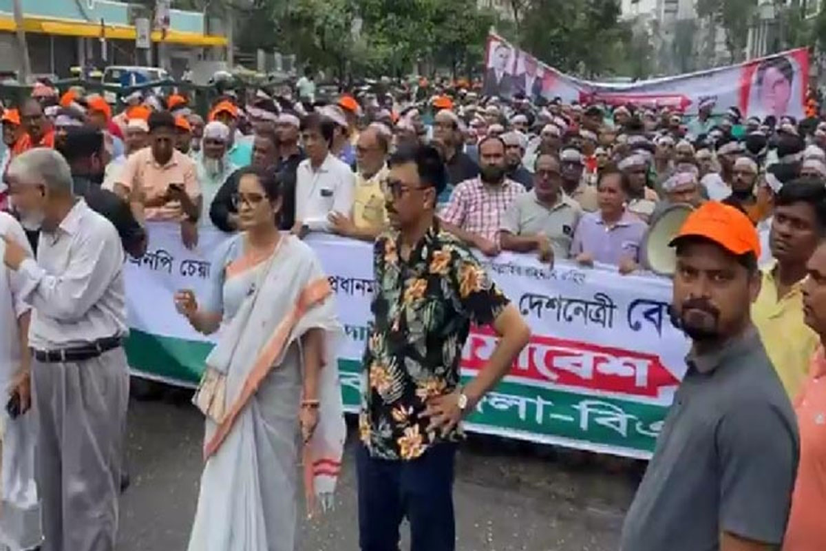 সমাবেশ স্থলে জড়ো হচ্ছেন বিএনপির নেতাকর্মীরা