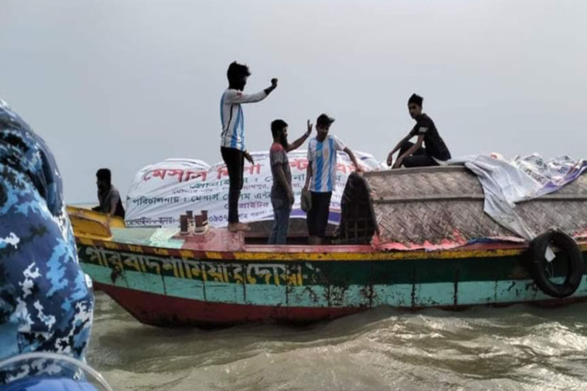 সেলিম খানের মেয়েকে ১০ লাখ টাকা জরিমানা