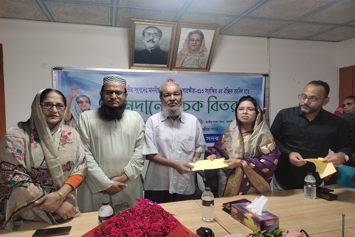 সাতক্ষীরায় প্রায় ৬০ লাখ টাকার চেক বিতরণ করলেন এমপি সেঁজুতি