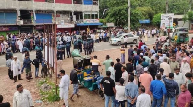 বাজেটকে স্বাগত জানাতে গিয়ে আওয়ামী লীগের ২ পক্ষের সংঘর্ষ
