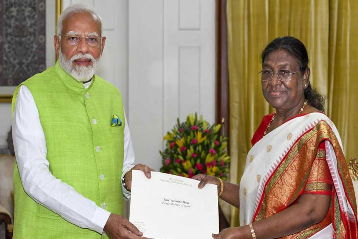 নরেন্দ্র মোদির পদত্যাগ