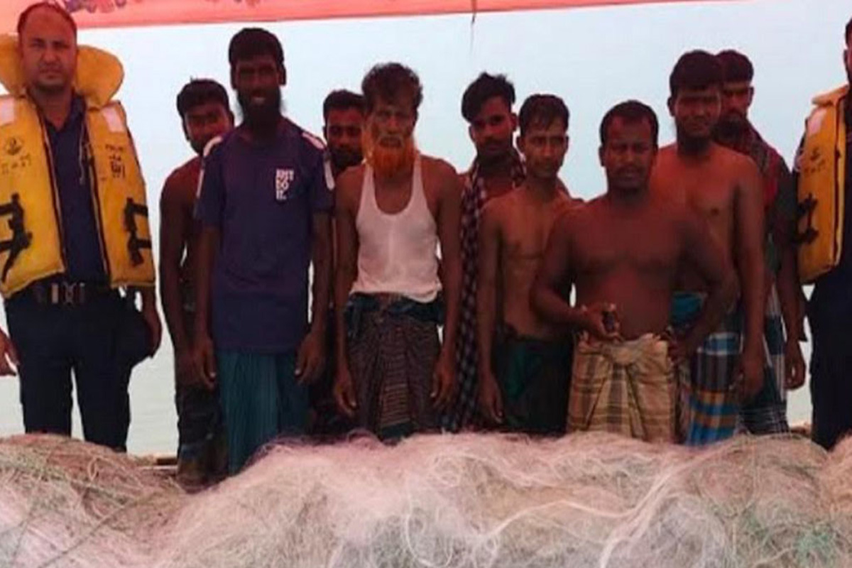 চাঁদপুরে অবৈধ কারেন্ট জালসহ আটক ১০