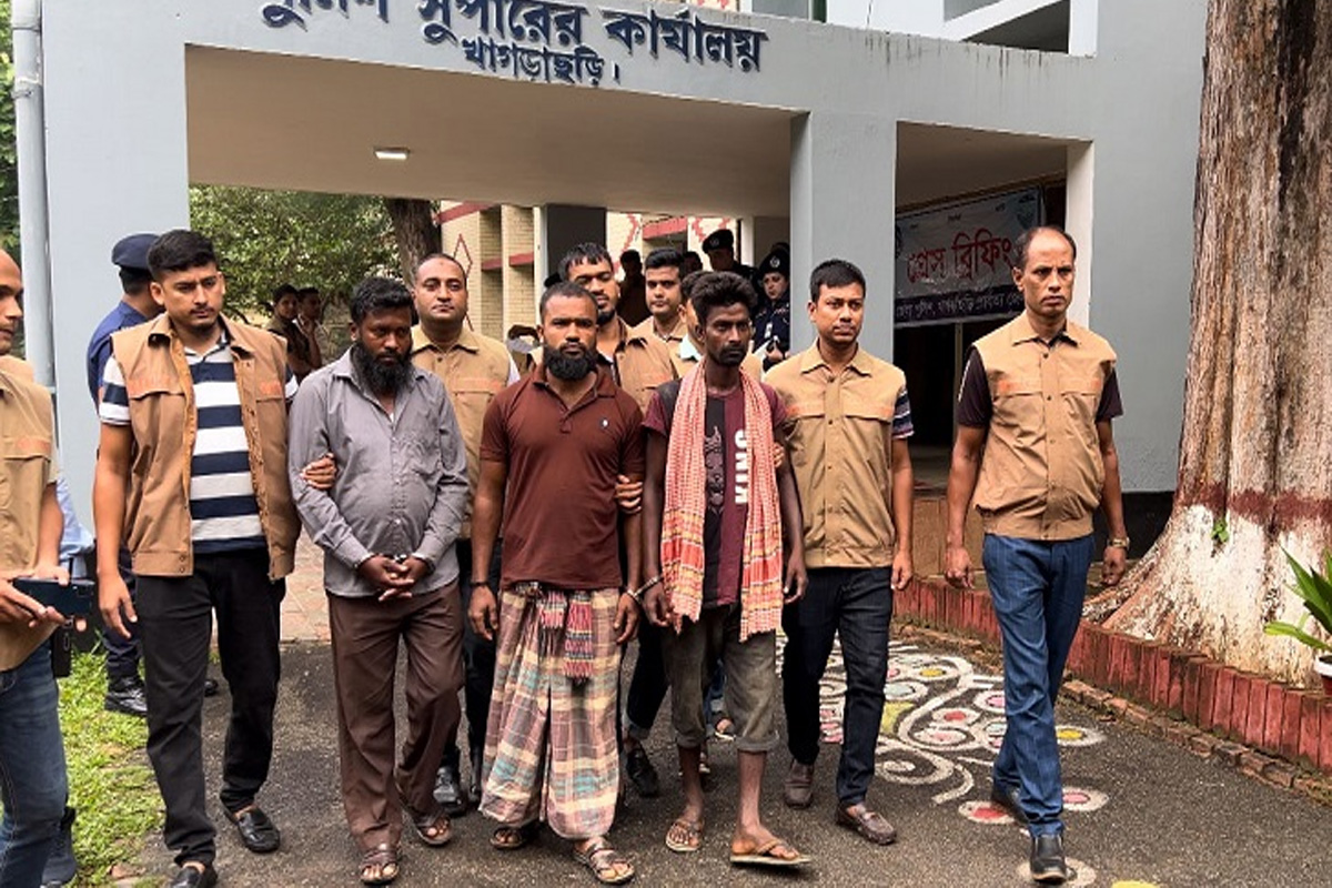 বালুর ট্রাকে বিদেশি মদের চালান, গ্রেফতার ৩