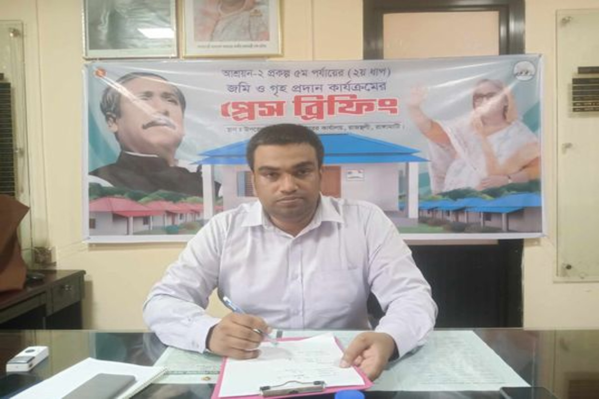 ভূমিহীন ও গৃহহীন ২৫টি পরিবার প্রধানমন্ত্রীর নতুন ঘরে ঠাঁই পেতে যাচ্ছে