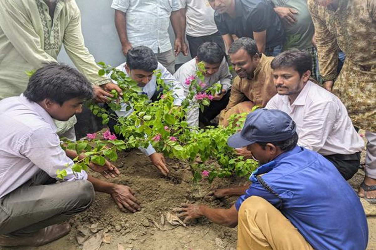 ধামরাইয়ে বঙ্গবন্ধুকে উৎসর্গ করে ’পুস্পকানন’