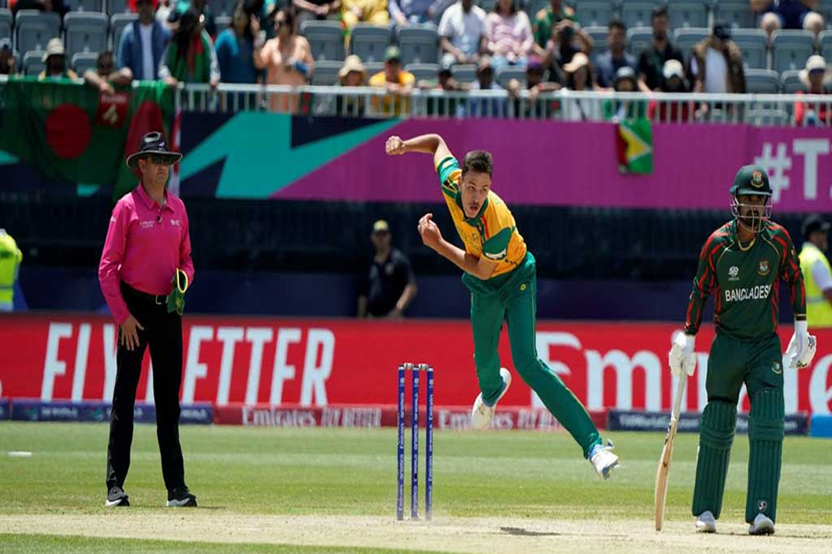 সেই আম্পায়ারকে ধুয়ে দিলেন জনপ্রিয় ধারাভাষ্যকার