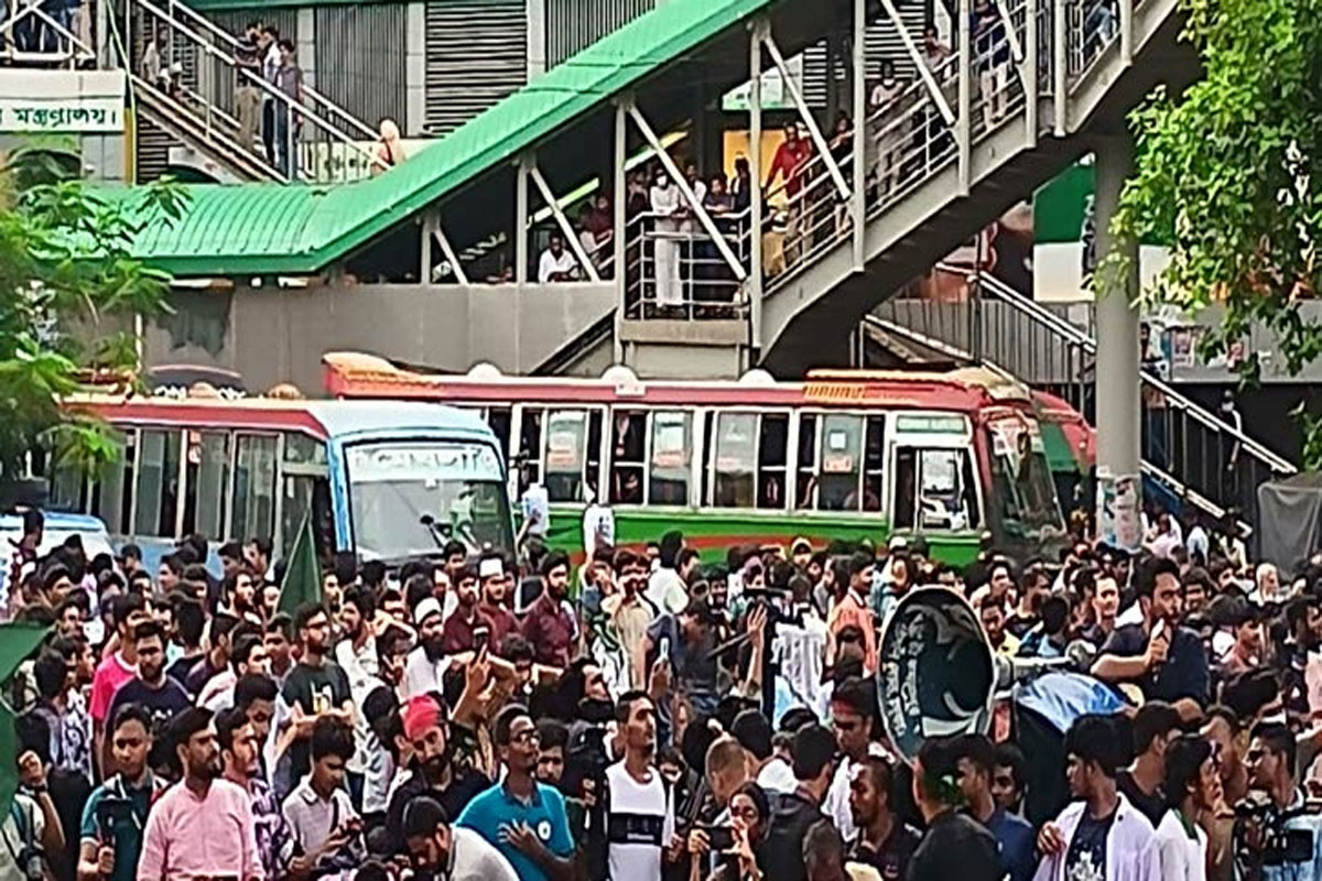 শাহবাগে যান চলাচল বন্ধ