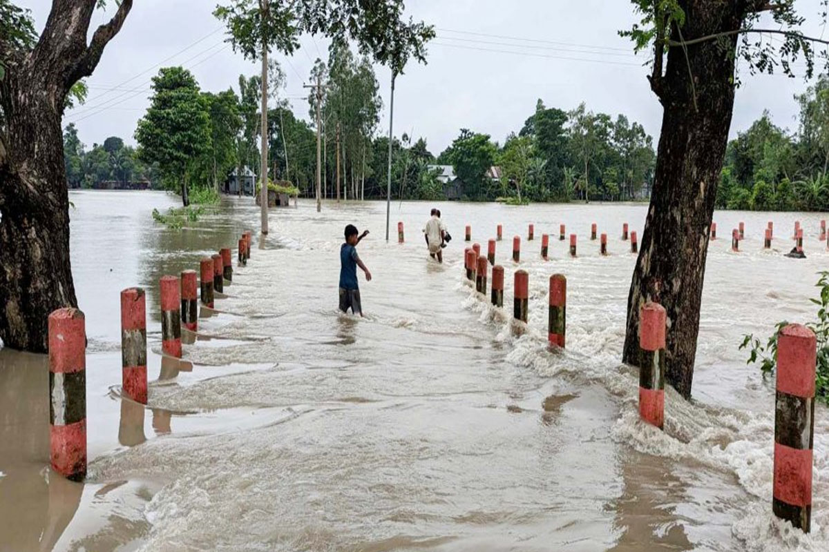 জামালপুরে পানিবন্দি ১০ হাজার মানুষ, ২৬টি বিদ্যালয় বন্ধ ঘোষণা
