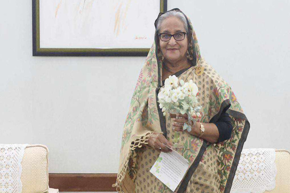 প্রধানমন্ত্রী‌কে ‘ইকেবানা’ উপহার পাঠালেন বাবা হারানো জাপানি কন্যা