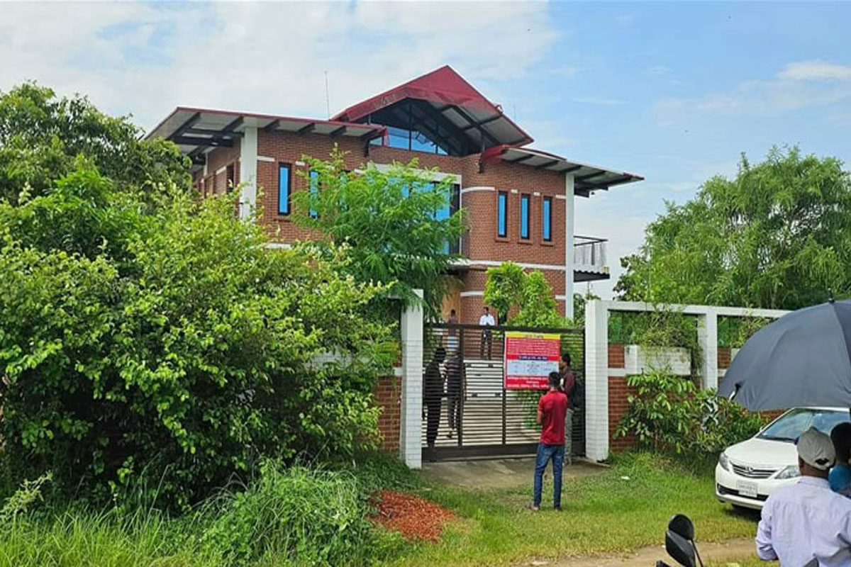 বেনজীরের রূপগঞ্জের বাংলোর মালামাল জব্দ শুরু