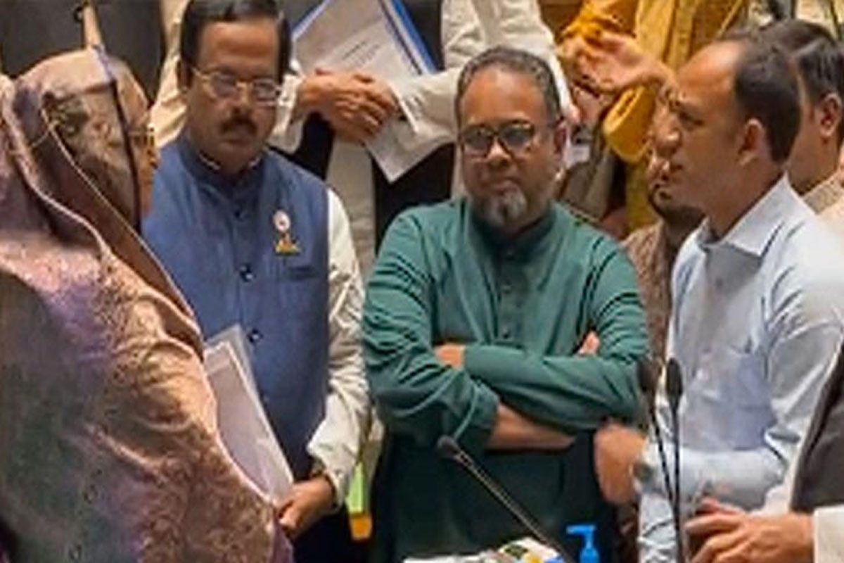 প্রাণনাশের হুমকি: প্রধানমন্ত্রীকে জানালেন ব্যারিস্টার সুমন