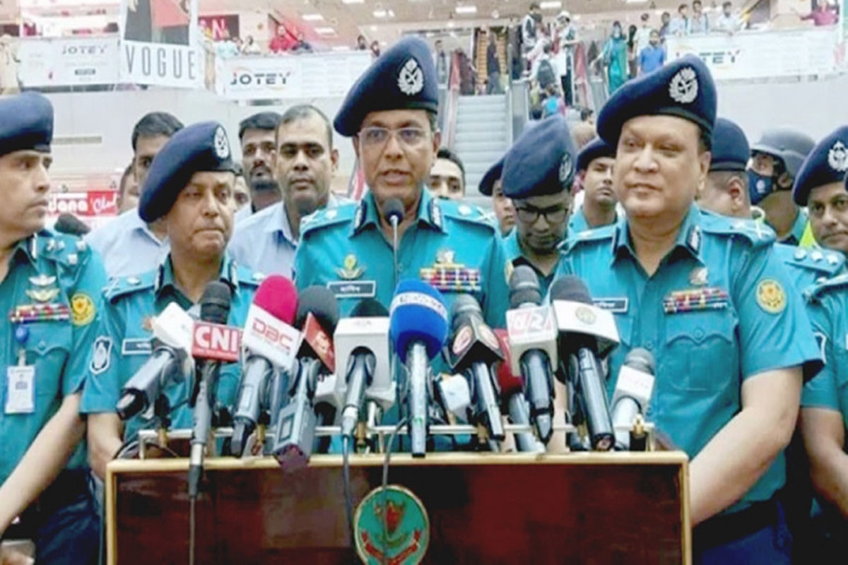 আইনশৃঙ্খলা ভঙ্গ করলে শক্ত হাতে দমন: ডিএমপি কমিশনার
