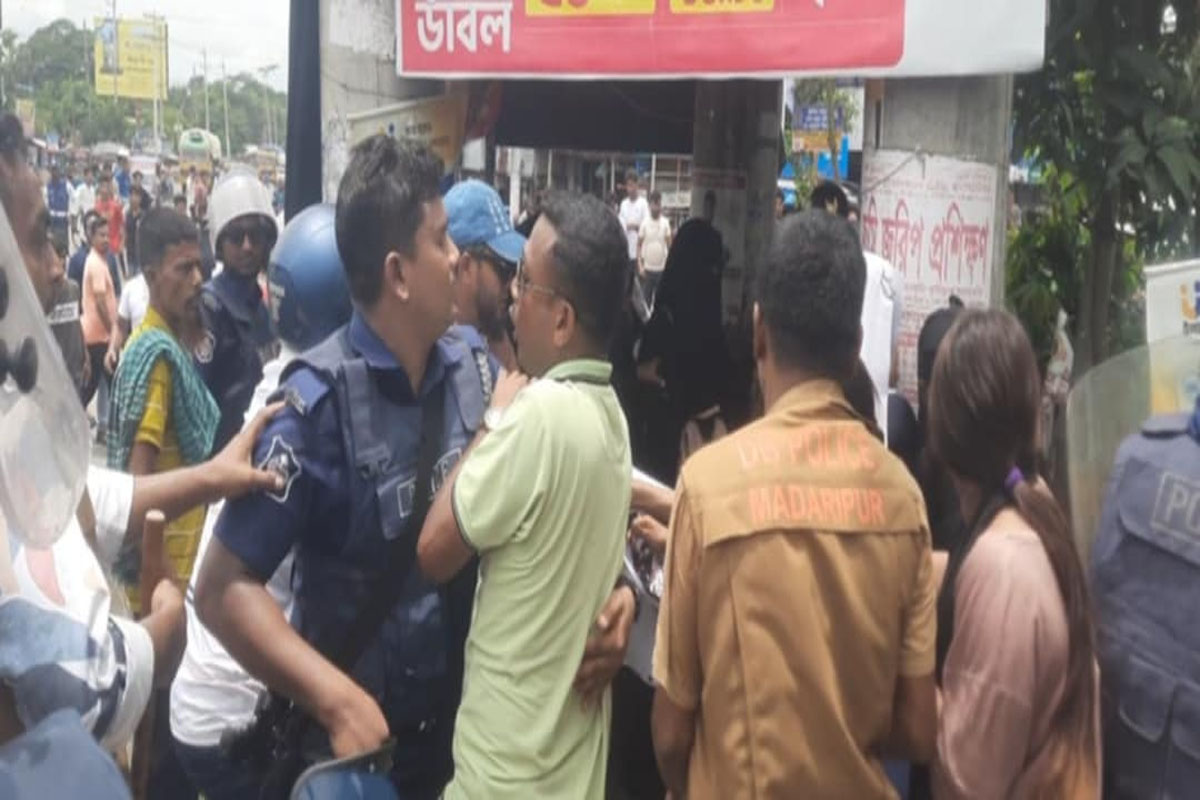মাদারীপুরে কোটা সংস্কার আন্দোলনে ছাত্রলীগের হামলা, ৫ শিক্ষার্থী আহত
