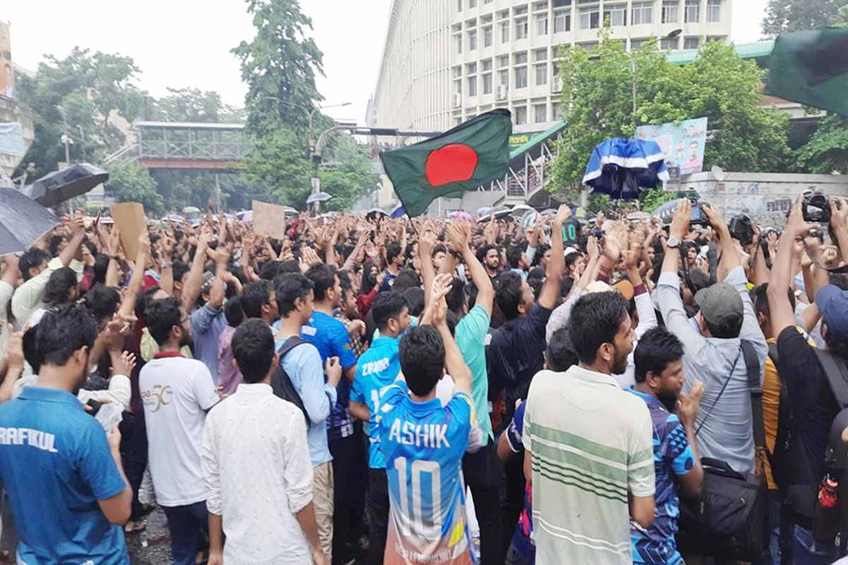 কোটা বাতিলের দাবিতে রাজধানীতে সড়ক অবরোধ