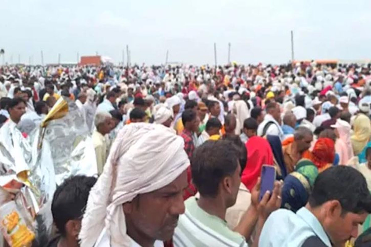 উত্তরপ্রদেশে ধর্মীয় সমাবেশে পদদলিত হয়ে নারী-শিশুসহ ৮৭ জনের মৃত্যু