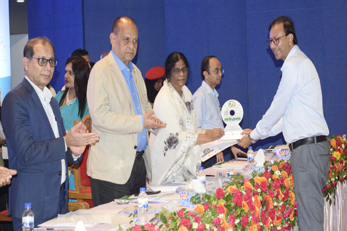 স্বাস্থ্যসেবা ও পরিবার পরিকল্পনায় জাতীয় পুরস্কার পেল আহ্ছানিয়া মিশন