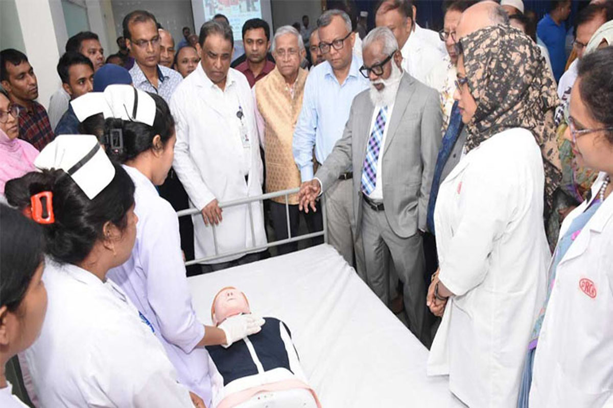 হলি ফ্যামিলি মেডিক্যালে আধুনিক ড্রাইল্যাবের উদ্বোধন