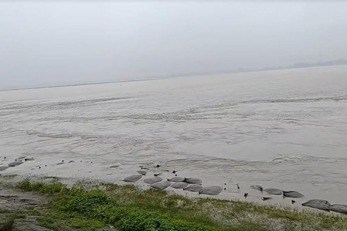 তিস্তা ব্যারাজ এলাকায় বাঁধে ধস, আতঙ্ক