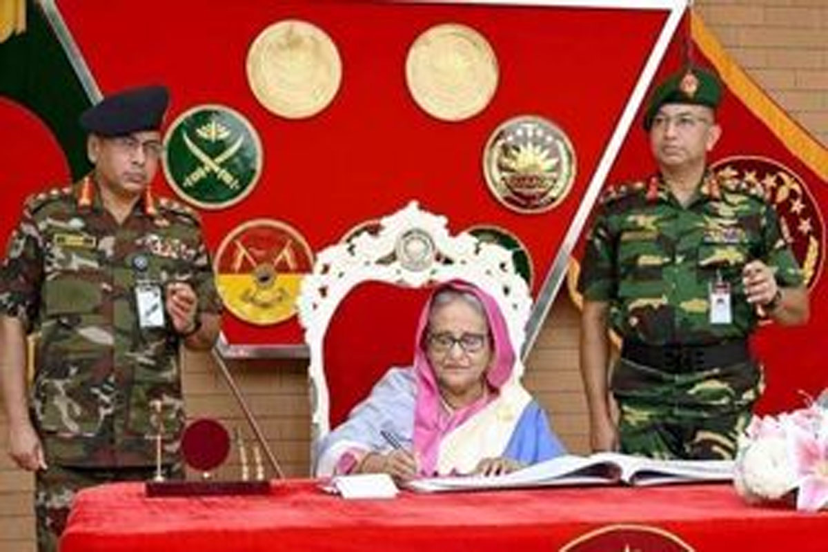 পদত্যাগ করে দেশ ছাড়লেন শেখ হাসিনা