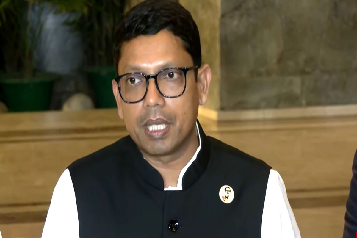 ভারতে পালানোর সময় পলক আটক