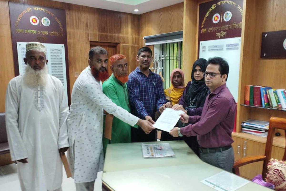 নড়াইলে চাকরিচ্যুত বিডিআর (বিজিবি) সদস্যদের মানববন্ধন
