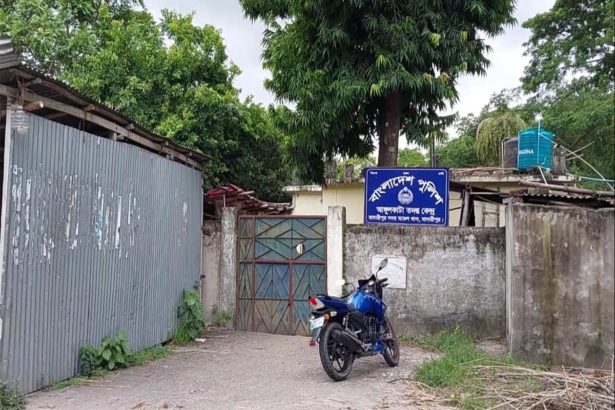 মাদারীপুরে পুলিশ তদন্ত কেন্দ্রের তালা ভেঙ্গে হামলা ও ভাঙচুর