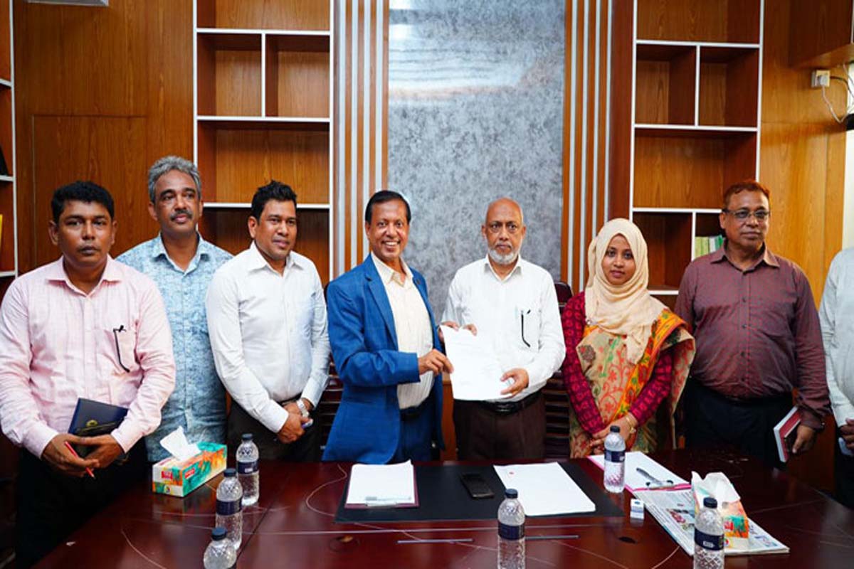রাসিক প্রশাসকের দায়িত্ব নিলেন বিভাগীয় কমিশনার