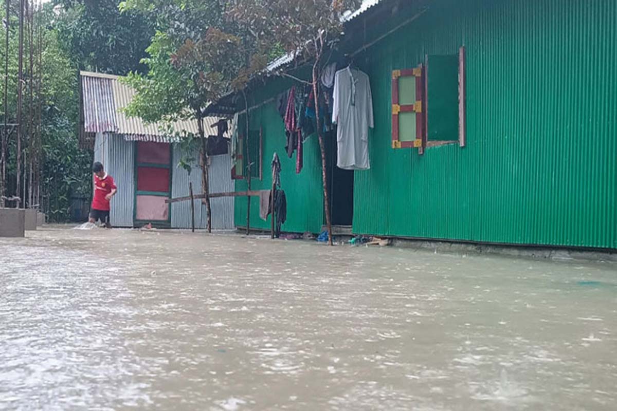 ‘এমন বন্যা আগে দেখেনি চৌদ্দগ্রামের মানুষ’