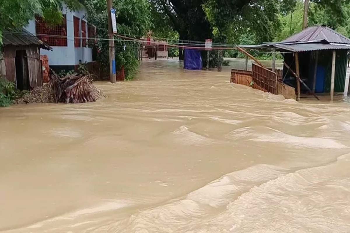 বন্যার্তদের উদ্ধারে জেলাভিত্তিক পুলিশের জরুরি নম্বর