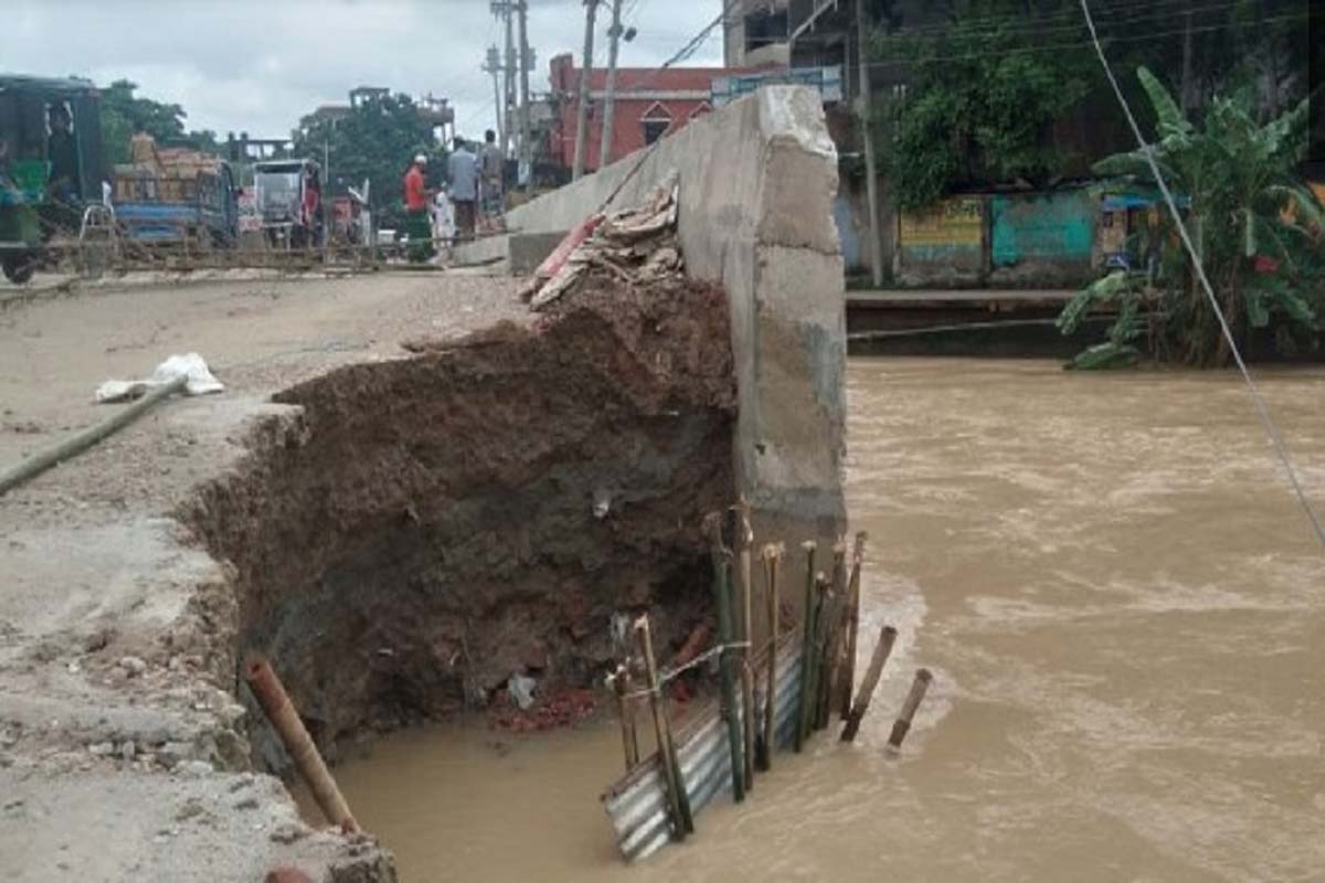 ব্রাহ্মণবাড়িয়ায় সেতুতে ধস, কসবা-আখাউড়া যোগাযোগ বন্ধ