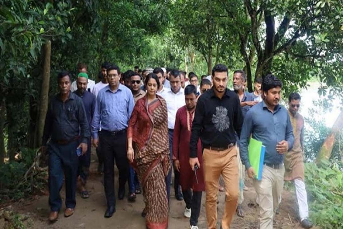সরকার সম্মিলিতভাবে বন্যা মোকাবিলায় কাজ করছে: পানিসম্পদ উপদেষ্টা