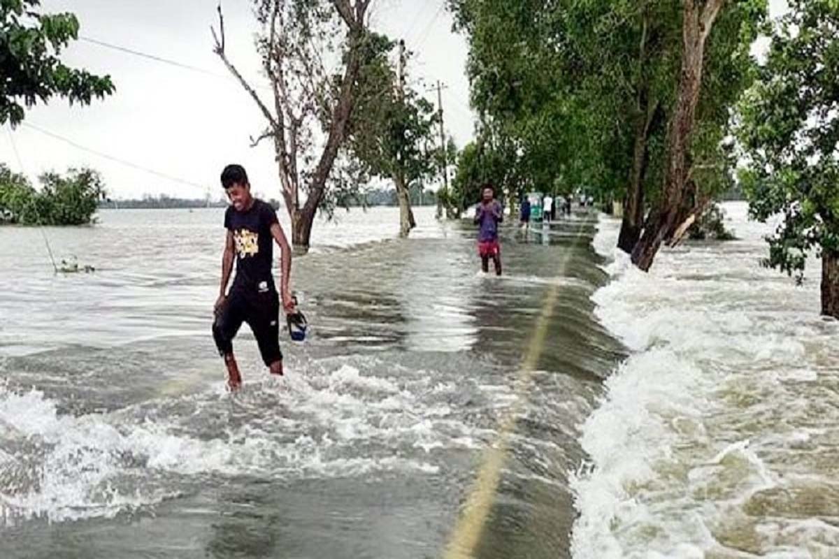 বন্যায় ক্ষতি ৪৬২ কিলোমিটার সড়কের