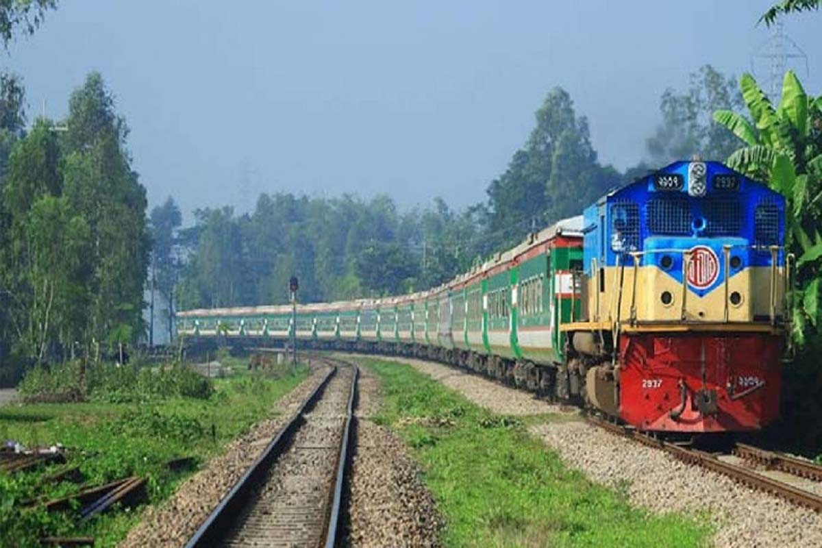 ঢাকা-চট্টগ্রাম ট্রেন চলাচল শুরু রাত সাড়ে ১১টায়