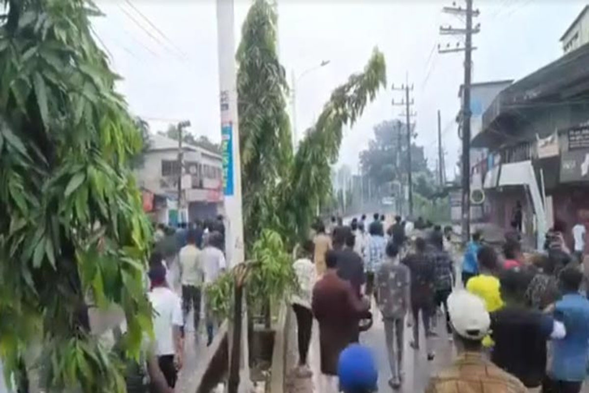 সিলেটে গণমিছিলে পুলিশের গুলি-টিয়ারশেল